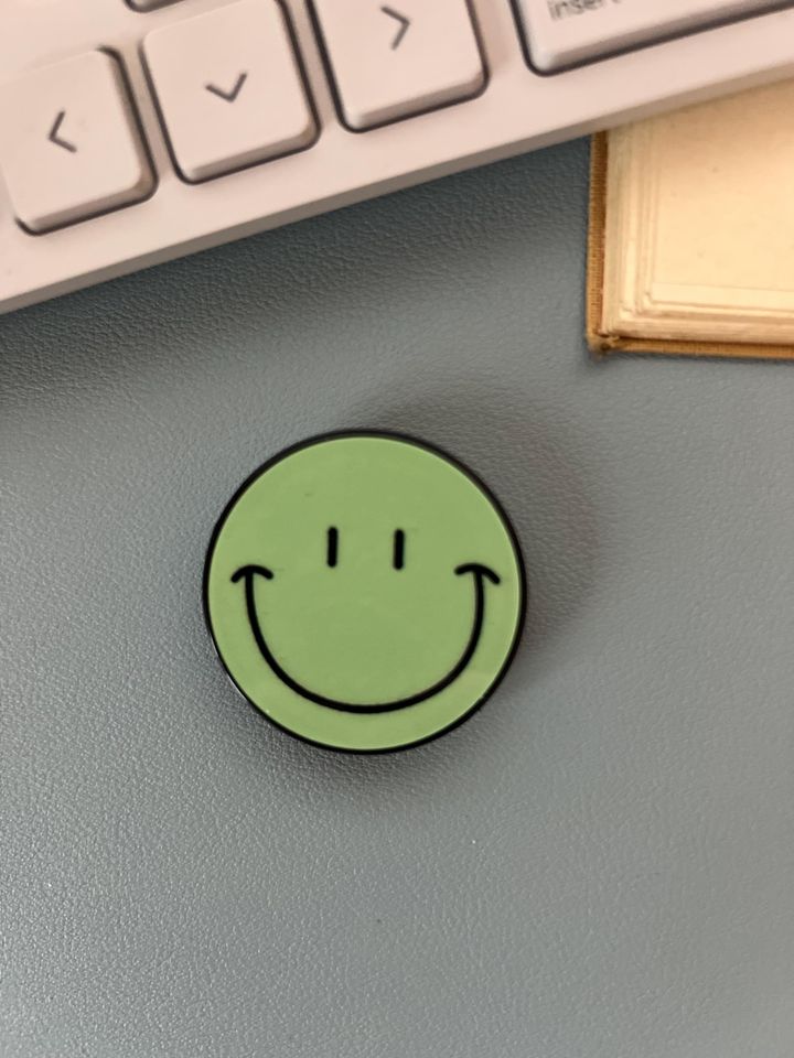 Cute Smiley Face Circle Phone Grip Universal Smartphone Stand & Mount