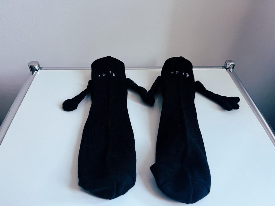 Goggly Fancy Couple Magnet Socks