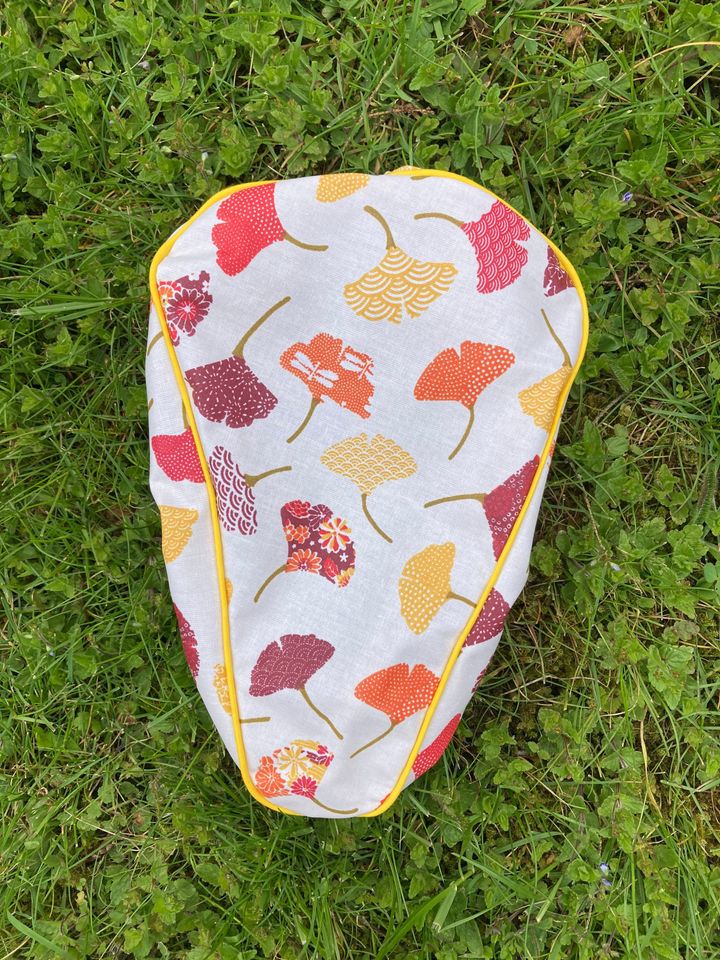 Water-repellent saddle cover