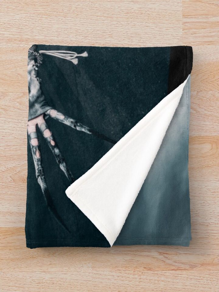 Blue Widow Scream Throw Blanket
