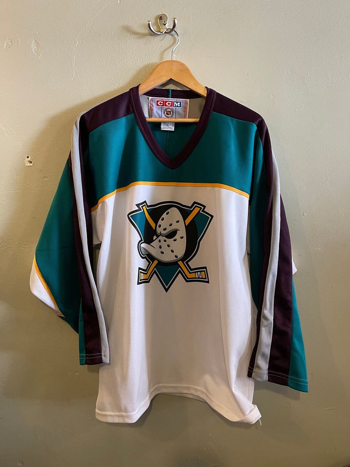 MIGHTY DUCKS / disney ducks / vintage NHL / warm up sweater