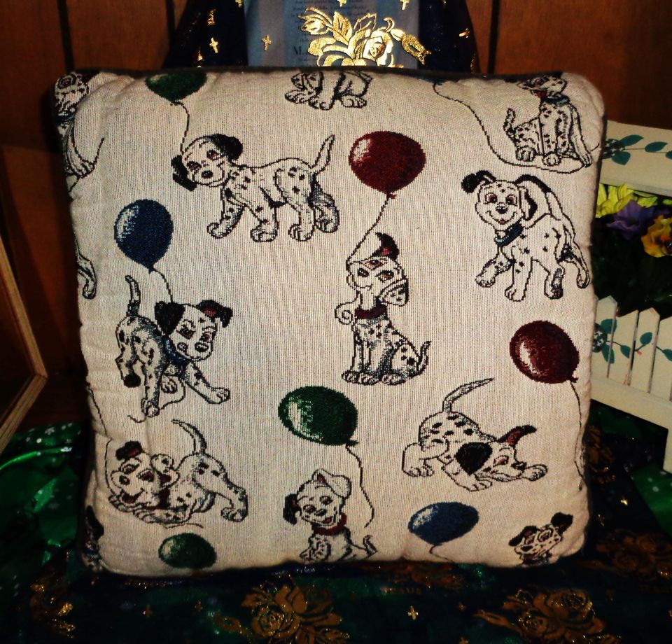 xrare-15" DISNEY 101 dalmatians square pillow-excellent,one owner!