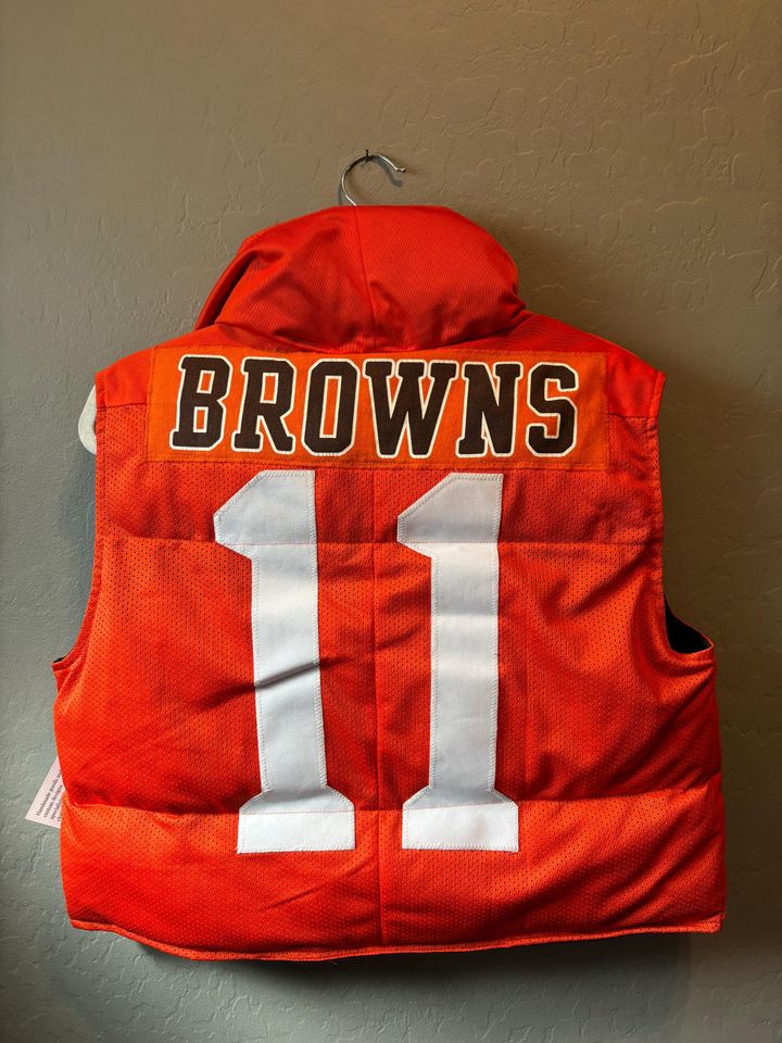 Cleveland Browns Puffer Vest Womens Medium