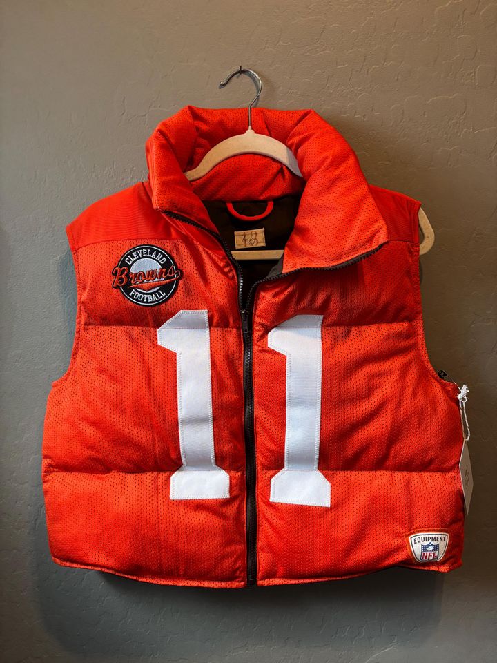 Cleveland Browns Puffer Vest Womens Medium