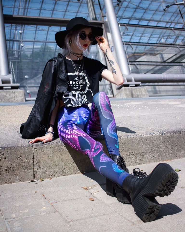 Yoga Leggings with Octopus Print, purple printed leggings