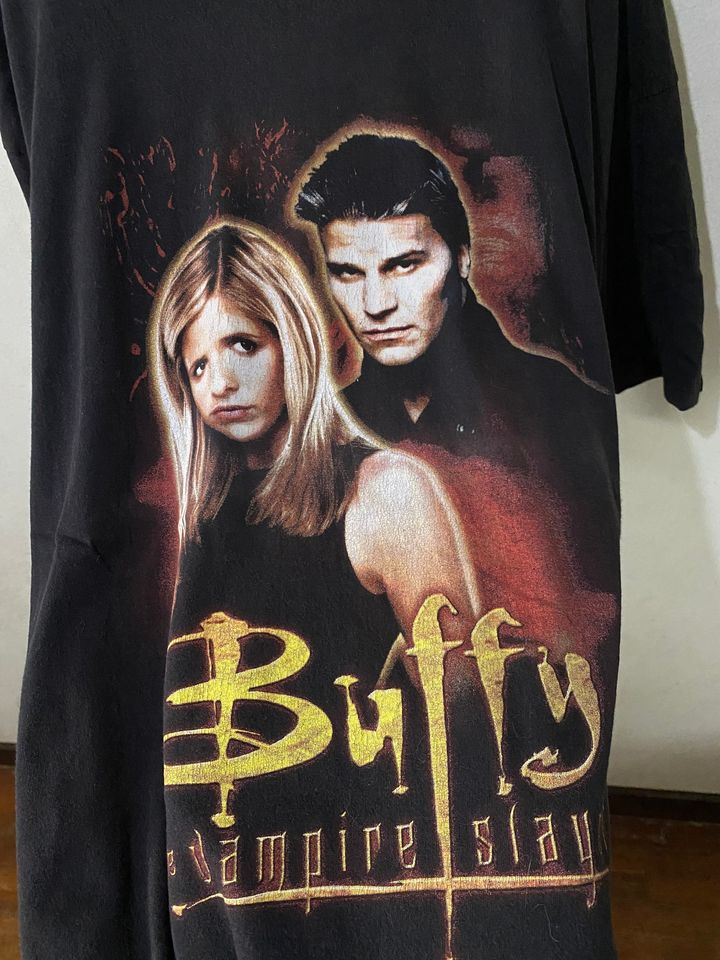 Vintage 2000 Buffy the Vampire Slayer Shirt