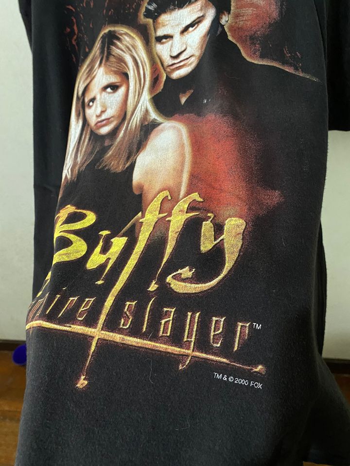 Vintage 2000 Buffy the Vampire Slayer Shirt