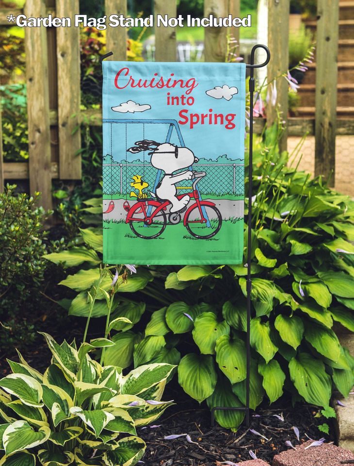 PEANUTS, PEANUTS Cruising into Spring Garden Flag
