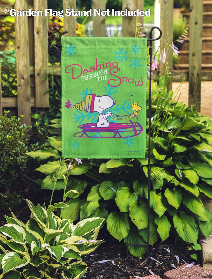 PEANUTS, Dashing Through the Snow Garden Flag