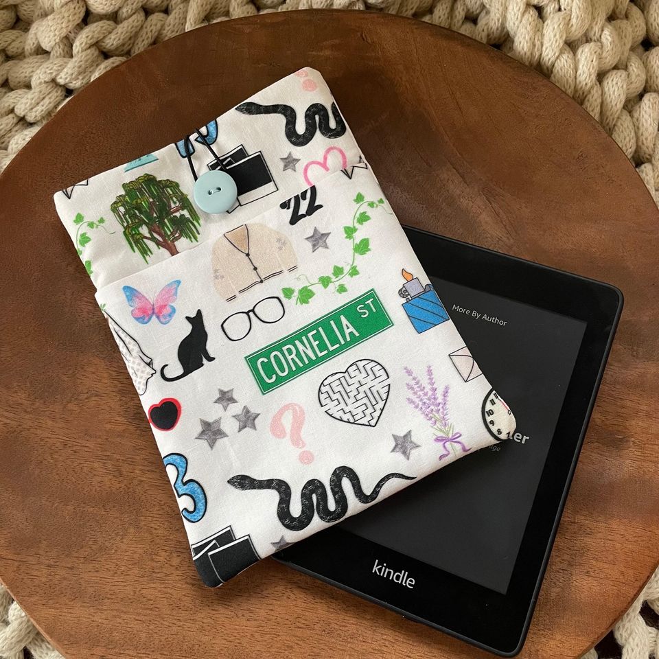 Taylorr Swifts Kindle Case