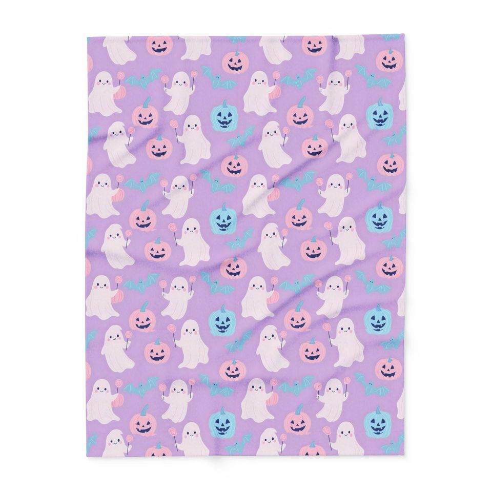 Whimsical Ghost Fleece Blanket: Halloween Decor Throw