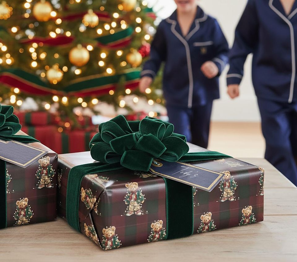 Traditional Bear Christmas Plaid Wrapping Paper Holiday Gift Wrap Tartan Gift Wrap Green Christmas Gift Wrap Christmas Wrapping Paper Plaid