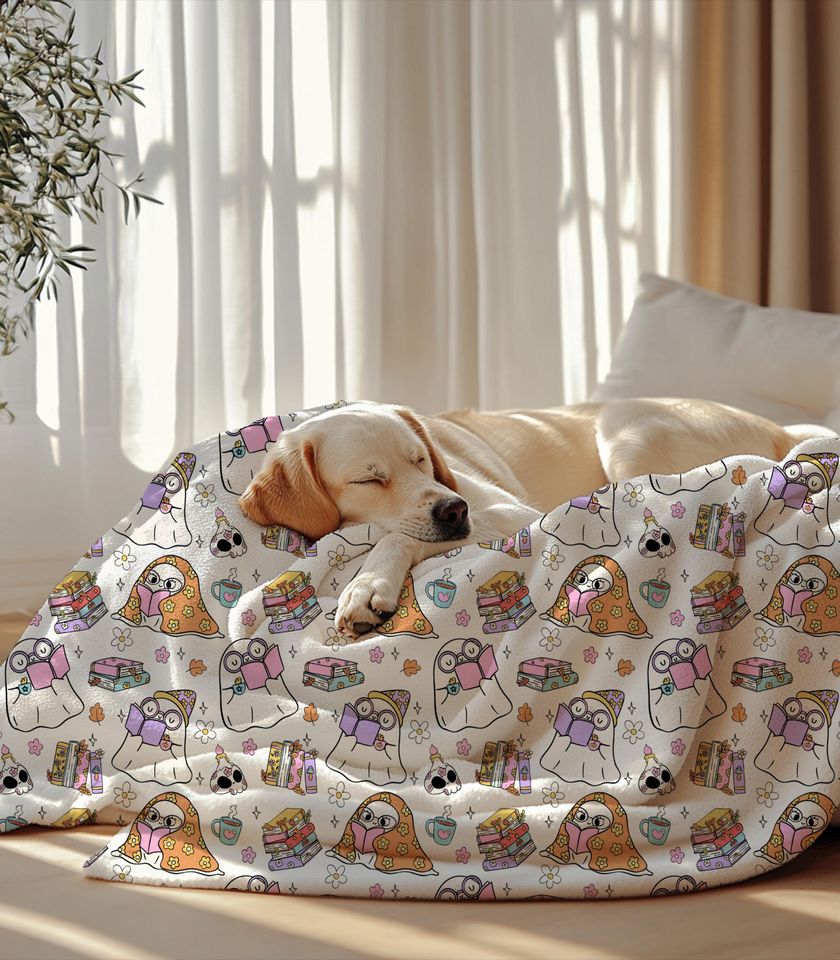 Halloween Ghost Fleece Blanket with Cute Reading Design
