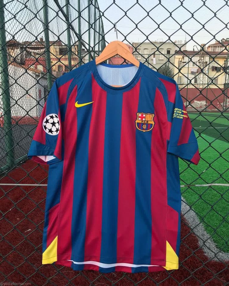Barcelona retro Ronaldinho jersey
