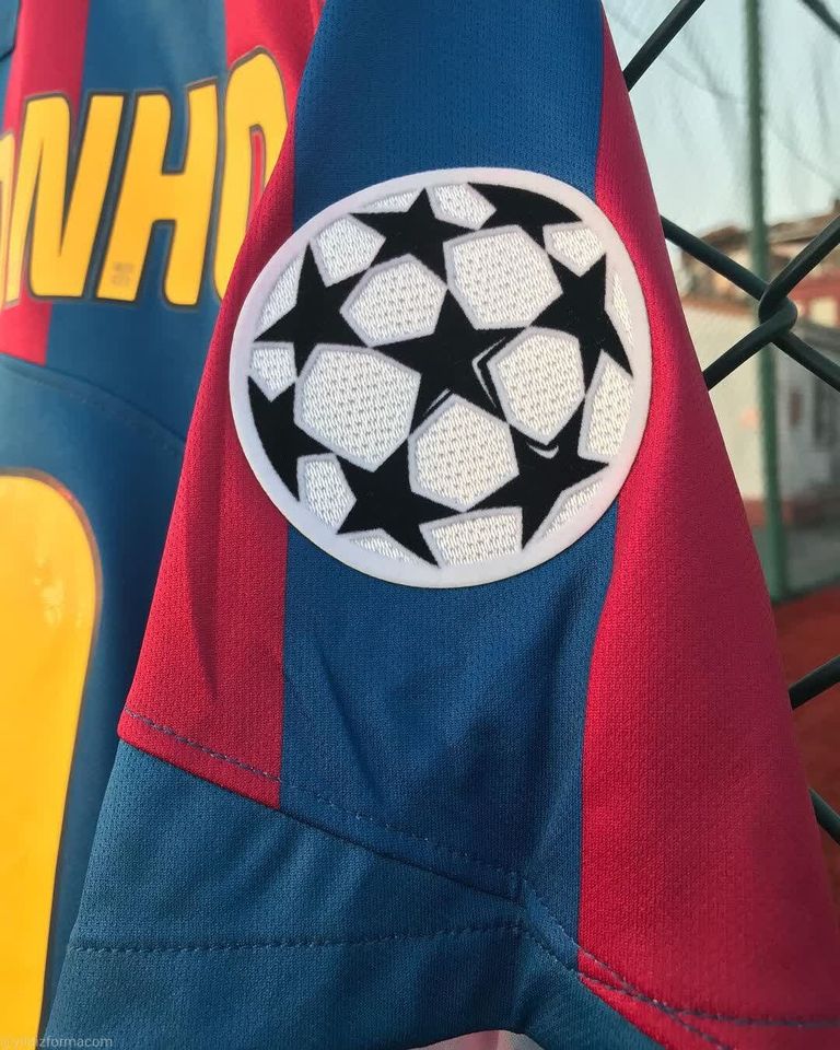 Barcelona retro Ronaldinho jersey