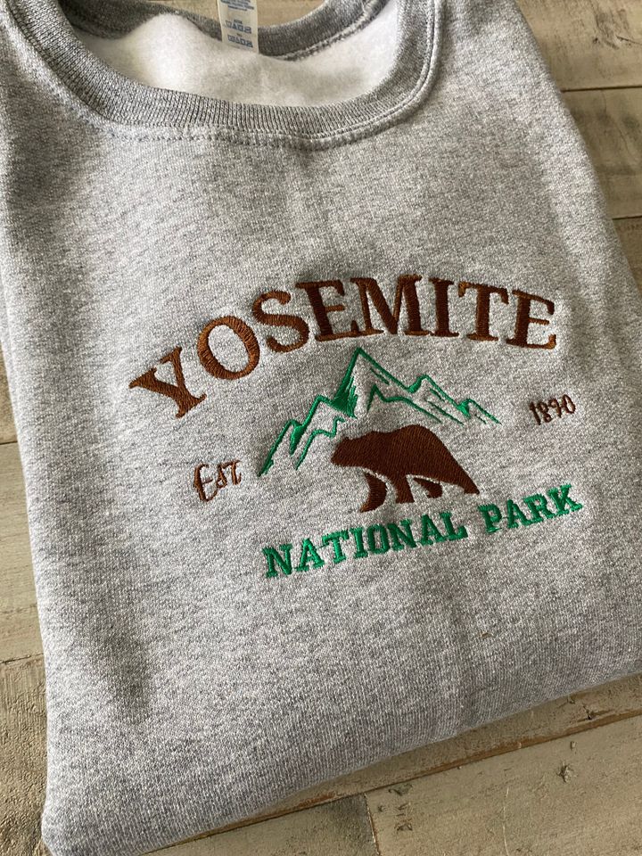 Yosemite National Park Embroidered Crewneck Sweatshirt
