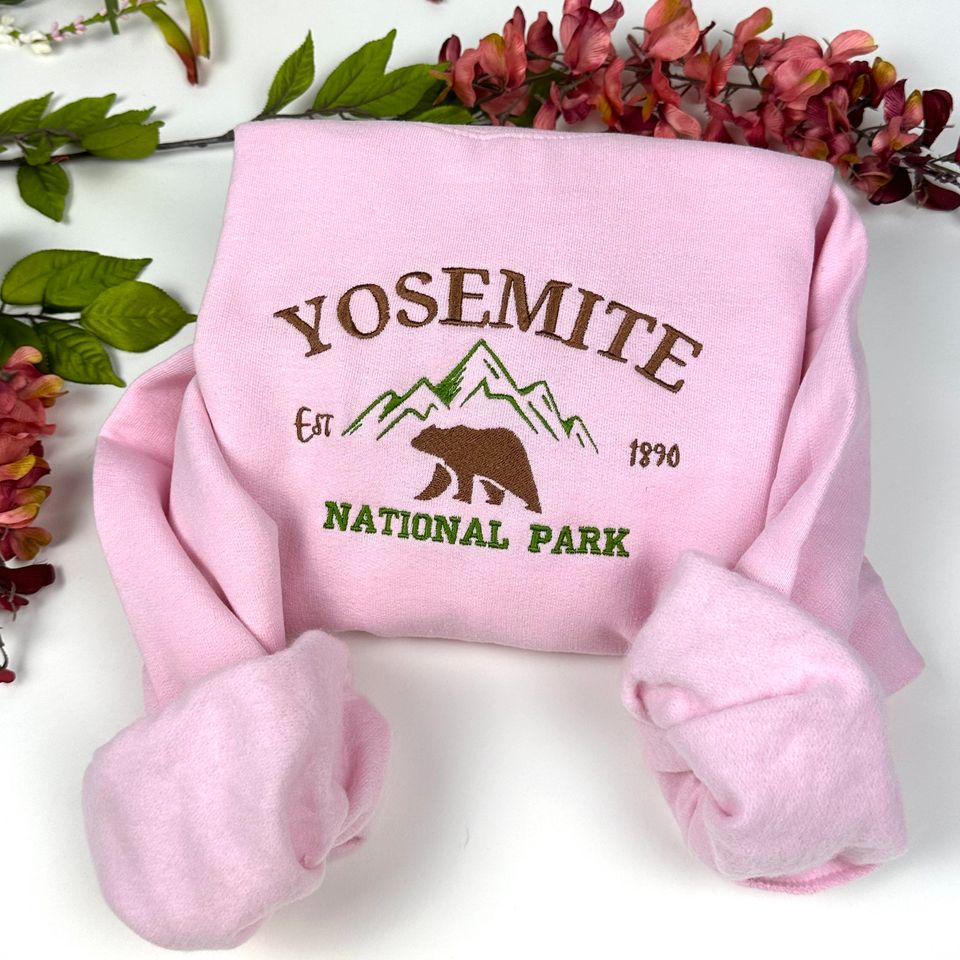 Yosemite National Park Embroidered Crewneck Sweatshirt