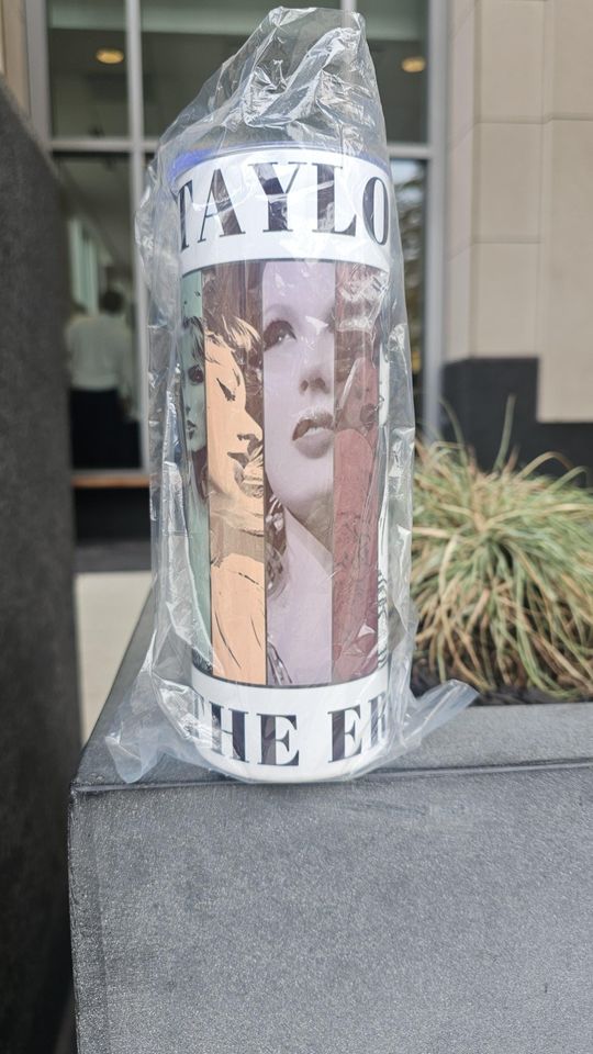 Taylorr Swifts tumbler
