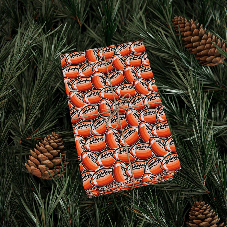 Football Gift Wrap: Sports Fan Wrapping Paper - Game Day Theme