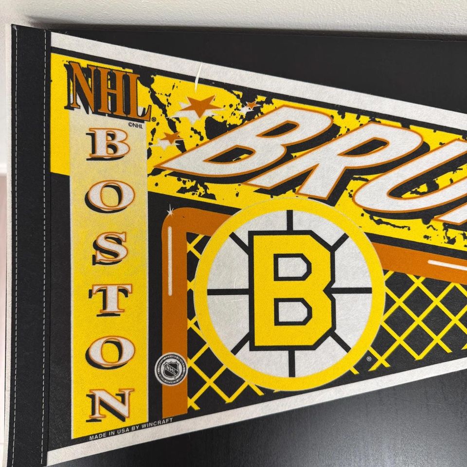Boston Bruins NHL vintage pennant from 1990s
