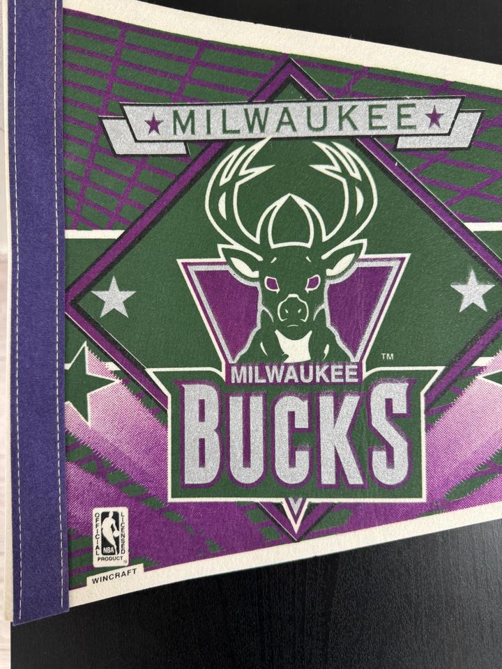 Milwuakee Bucks NBA vintage pennant from 1990s