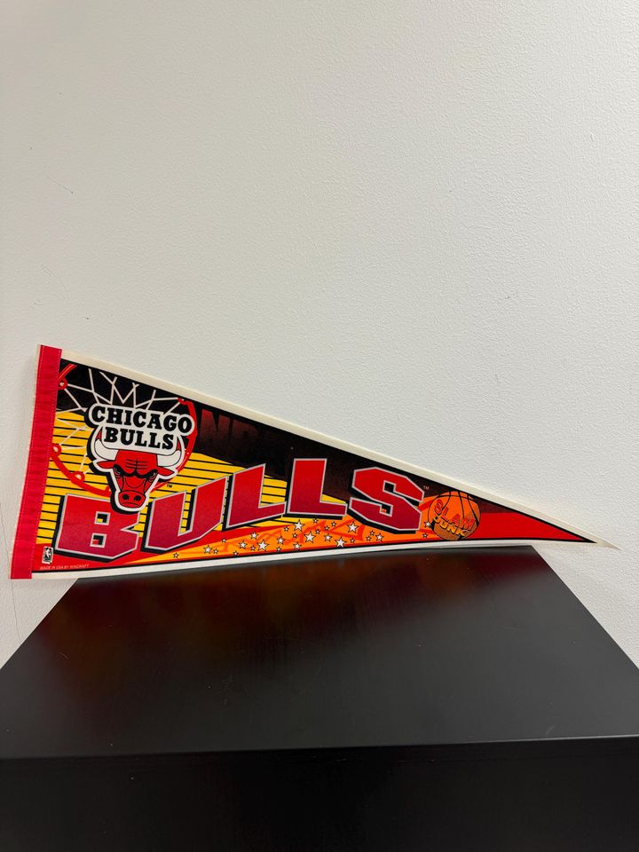 Chicago Bulls NBA vintage pennant from 1990s