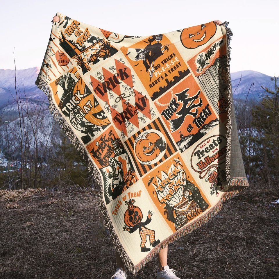 Retro Halloween Woven Throw Blanket: Vintage Jack-o'-lantern Trick or Treat Wall Tapestry