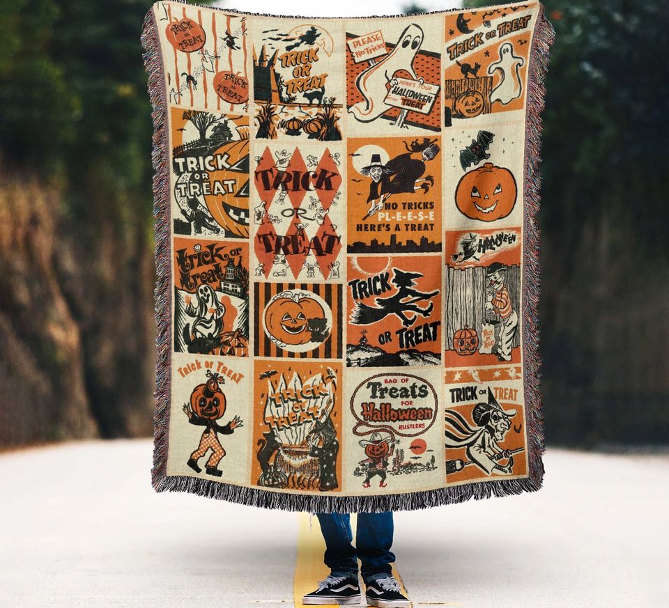 Retro Halloween Woven Throw Blanket: Vintage Jack-o'-lantern Trick or Treat Wall Tapestry