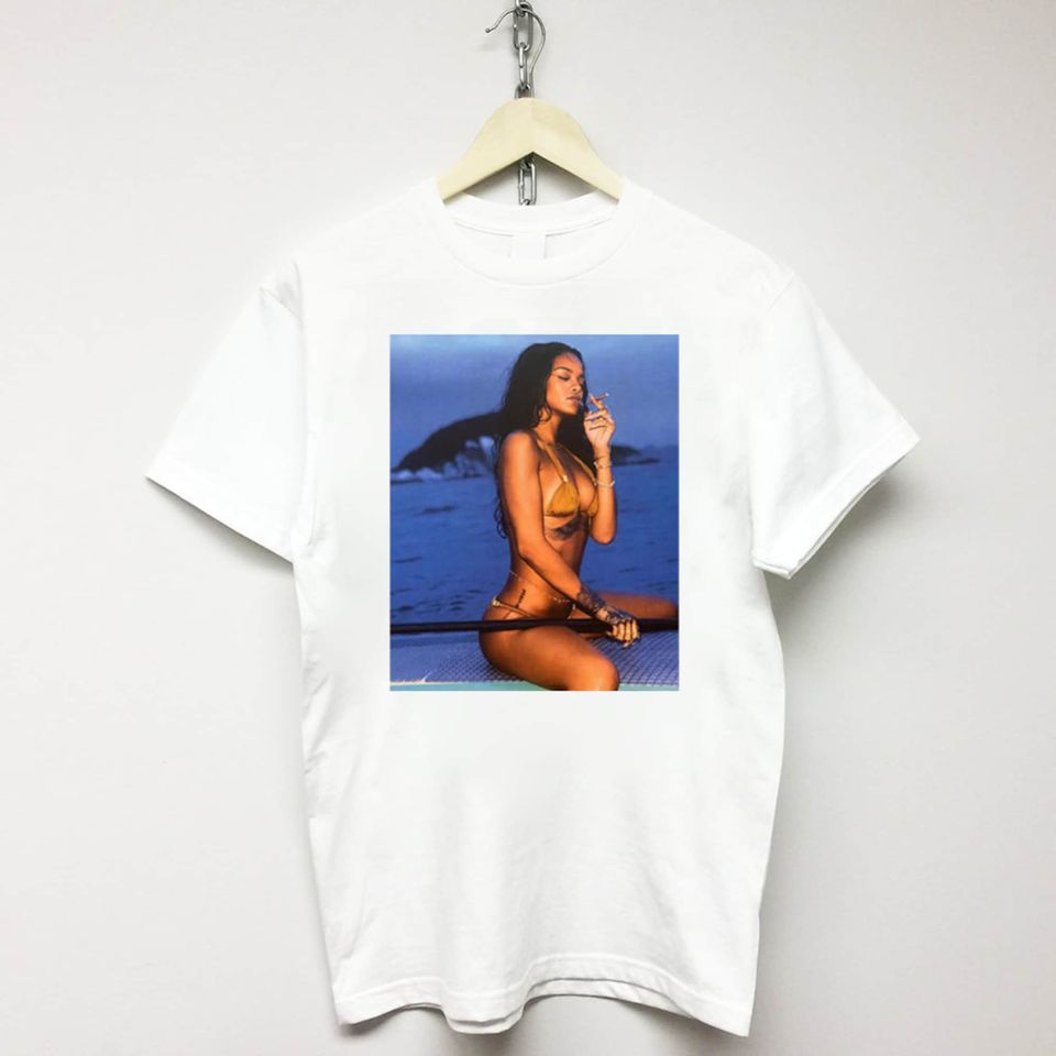 RIHANNA T-SHIRT