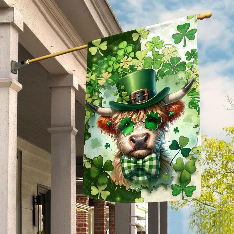 Cow St Patricks Day Welcome Garden Flag, Lucky Irish Cow Yard Decor, Shamrock Heifer Sign, Farmhouse Spring Outdoor D2DL31