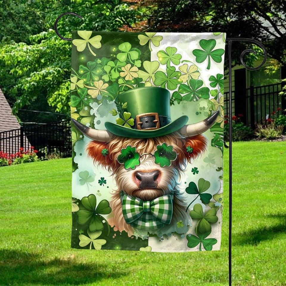 Cow St Patricks Day Welcome Garden Flag, Lucky Irish Cow Yard Decor, Shamrock Heifer Sign, Farmhouse Spring Outdoor D2DL31