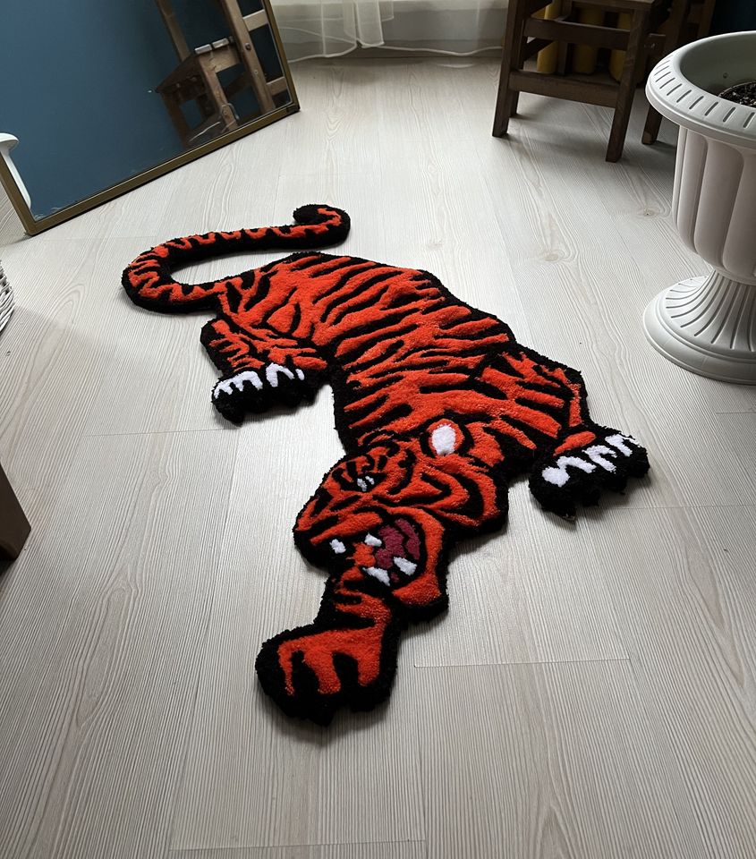 Orange Tiger Rug: Fluffy Hand-Tufted Acrylic Rug