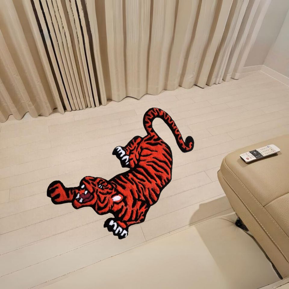 Orange Tiger Rug: Fluffy Hand-Tufted Acrylic Rug