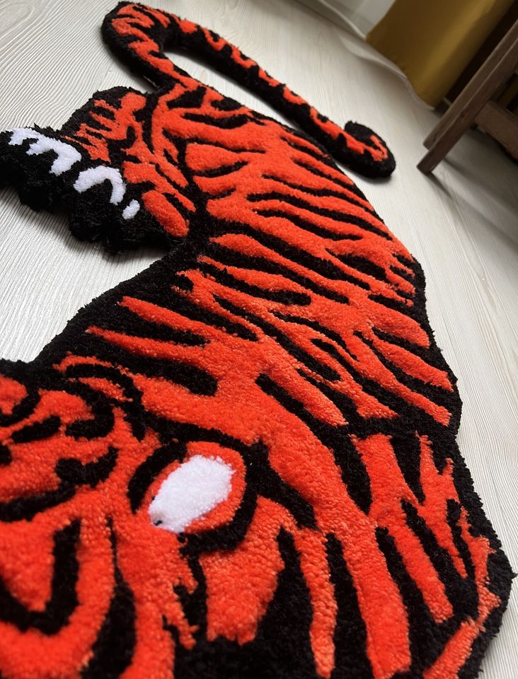 Orange Tiger Rug: Fluffy Hand-Tufted Acrylic Rug