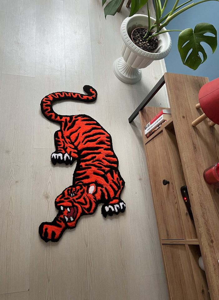 Orange Tiger Rug: Fluffy Hand-Tufted Acrylic Rug