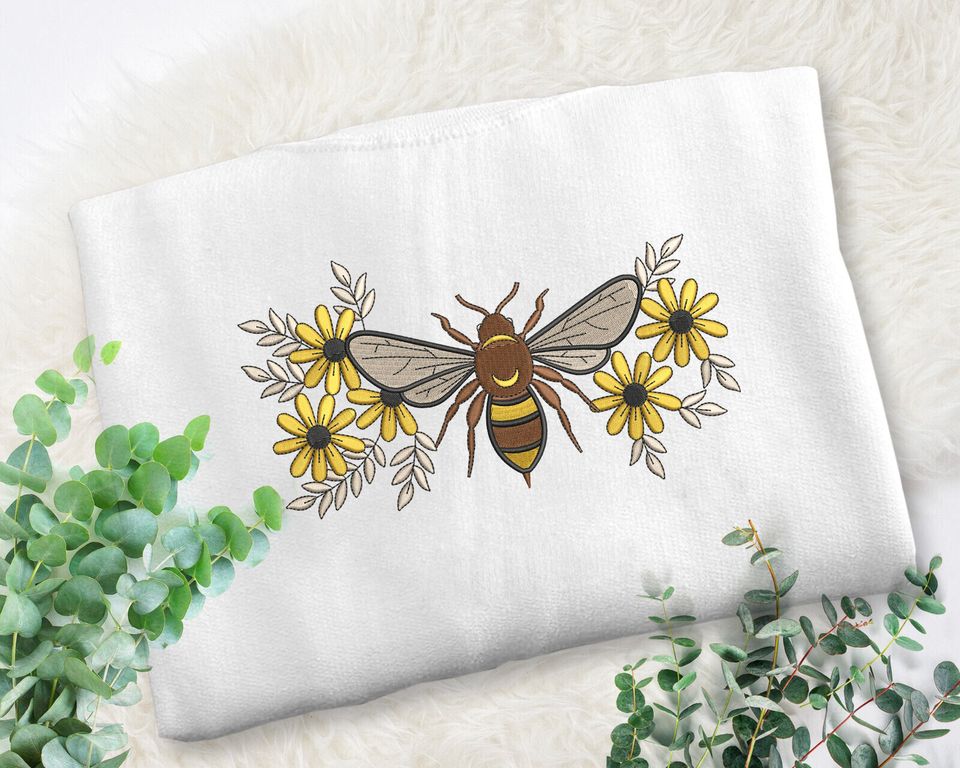 Embroidered Bumble Bee Sweatshirt, Flower Design Bee Aesthetic Embroidery Crewneck Jumper