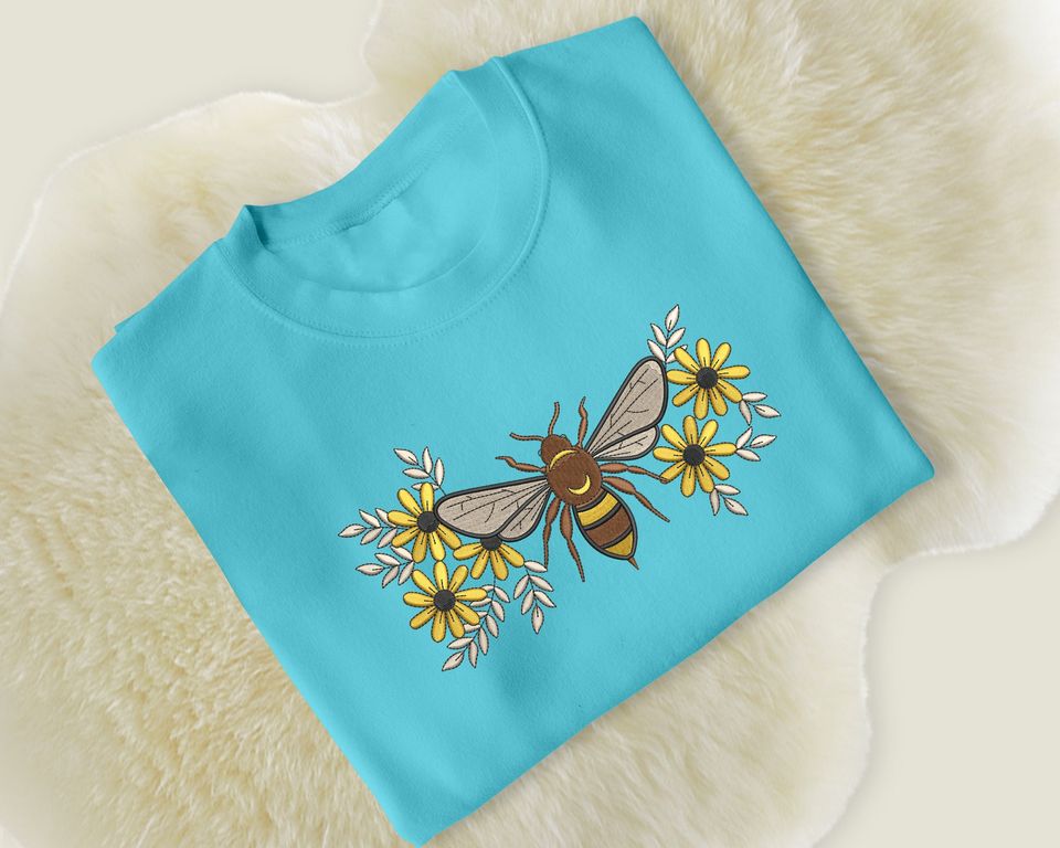 Embroidered Bumble Bee Sweatshirt, Flower Design Bee Aesthetic Embroidery Crewneck Jumper