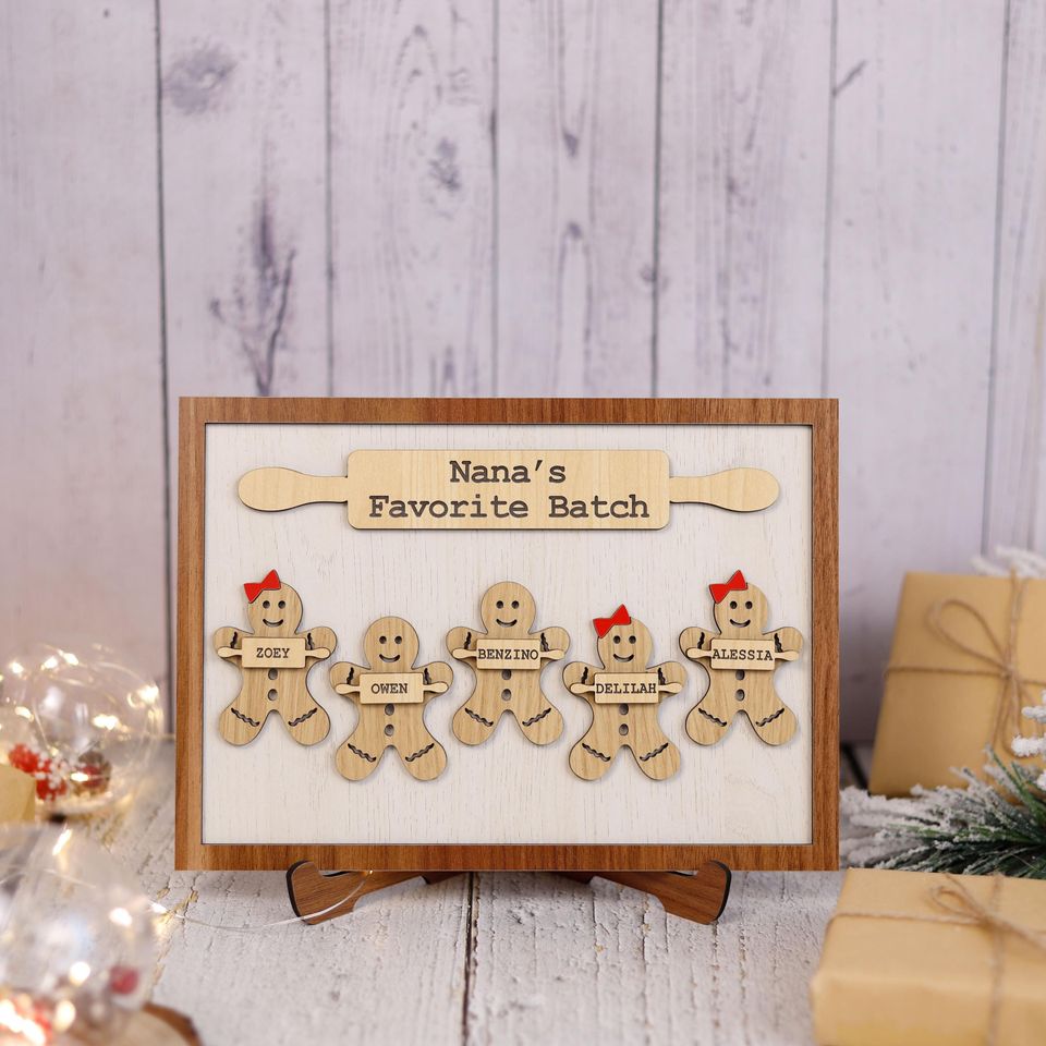 Wooden Gingerbread Family Sign Personalized Grandchildren Sign With Names, Nanas Favorite Batch Sign, Christmas Gift Idea for Grandma Plaque