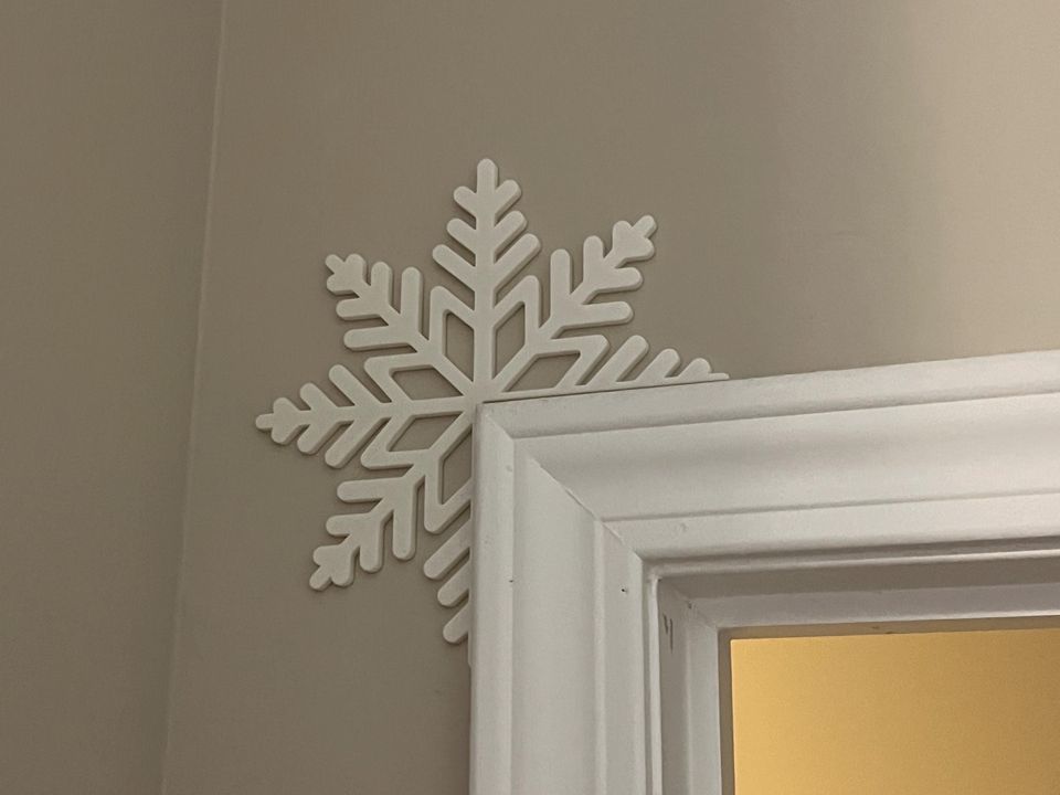 Winter Frost Snowflake Corner Decor