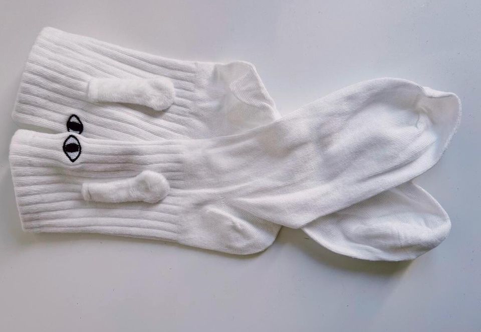 Goggly Fancy Couple Magnet Socks