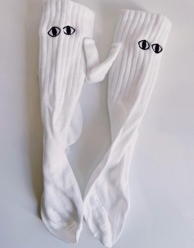 Goggly Fancy Couple Magnet Socks