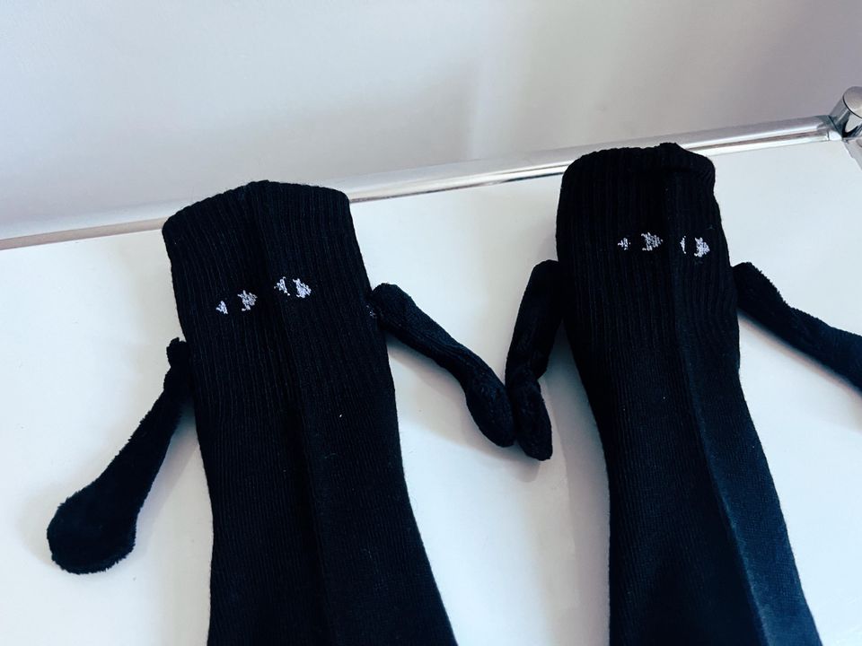 Goggly Fancy Couple Magnet Socks