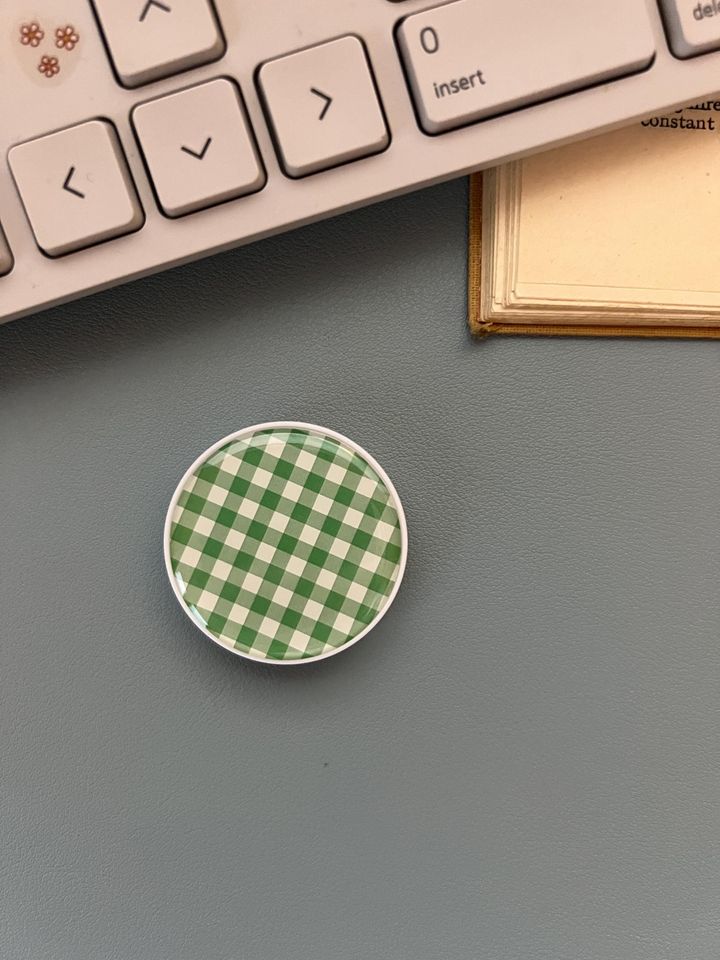 Circle Pattern Phone Grip Universal Smartphone Stand and Mount