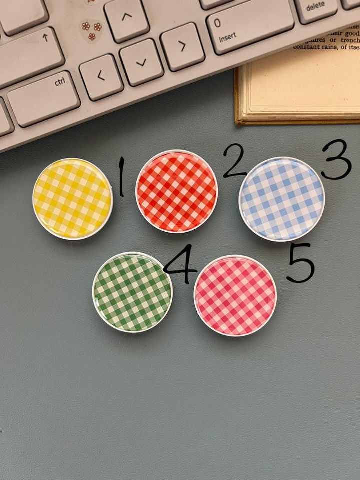 Circle Pattern Phone Grip Universal Smartphone Stand and Mount