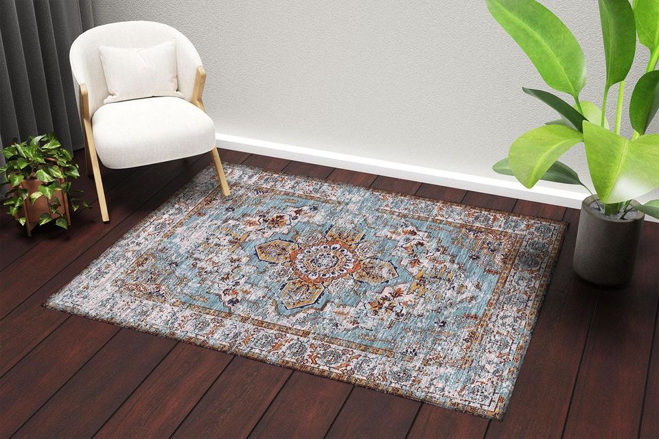 Faded Ethnic Pattern Rug: Boho Chic Oriental Decor