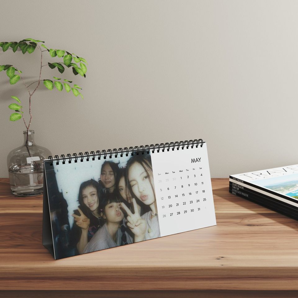 New Jeans Kpop Desktop Calendar (2024)