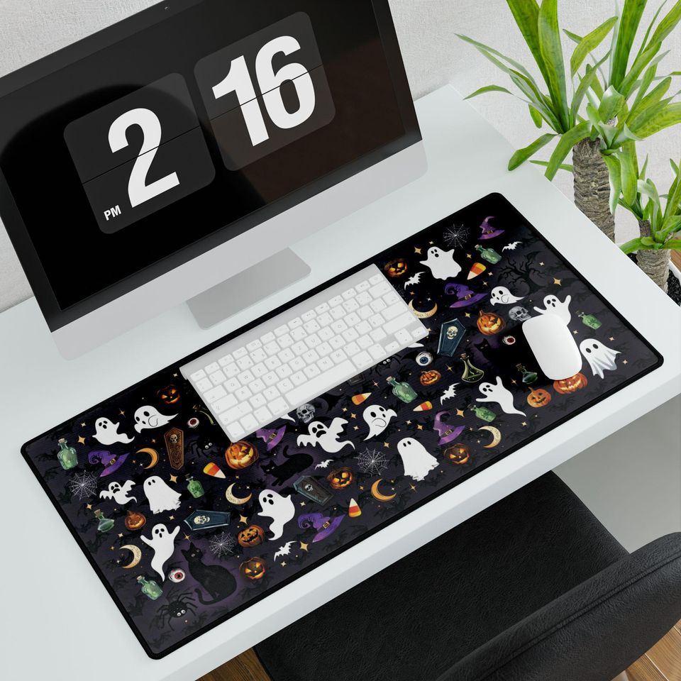 Spooky Halloween Desk Mat: Festive Pattern, Non-Slip Base