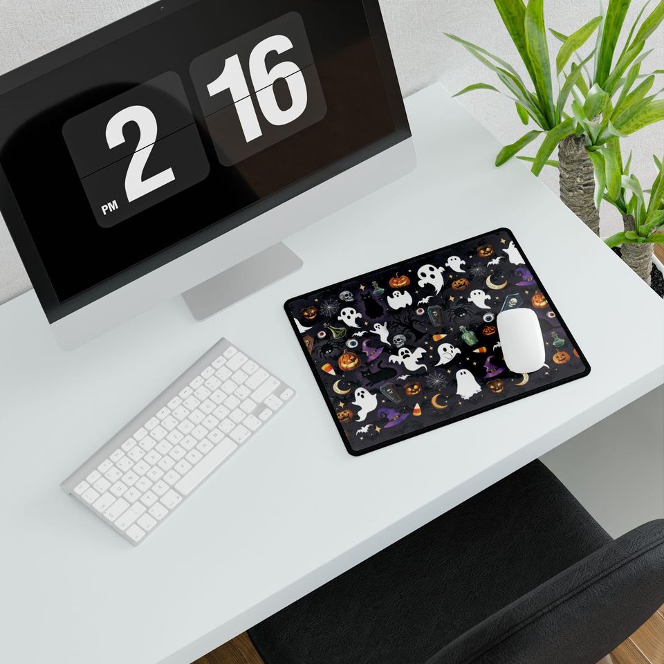 Spooky Halloween Desk Mat: Festive Pattern, Non-Slip Base