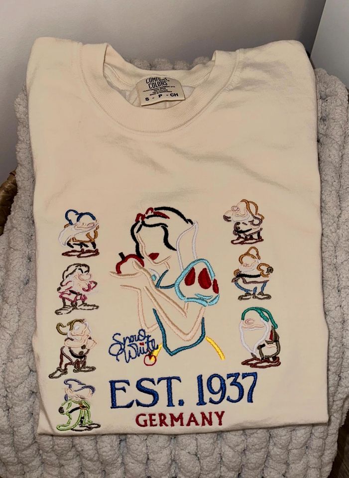 Snow White & Seven Dwarfs  Embroidered T-Shirt