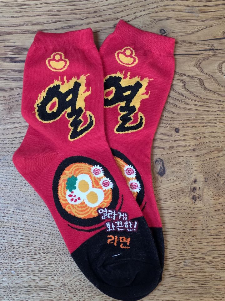 Ottogi Yeul Ramen Korean Spicy Noodle Socks